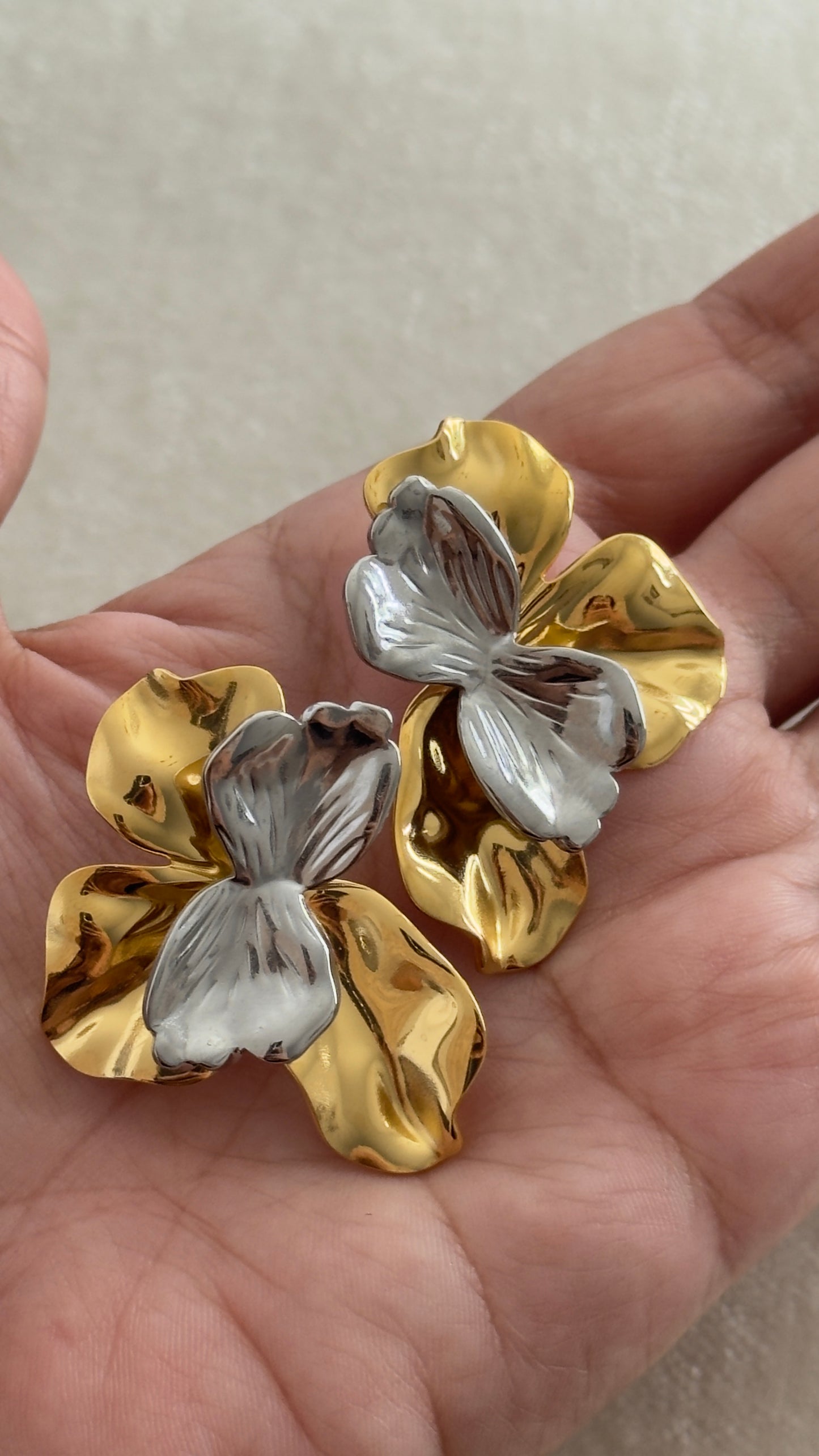 Aretes Pétalos Dos Tonos