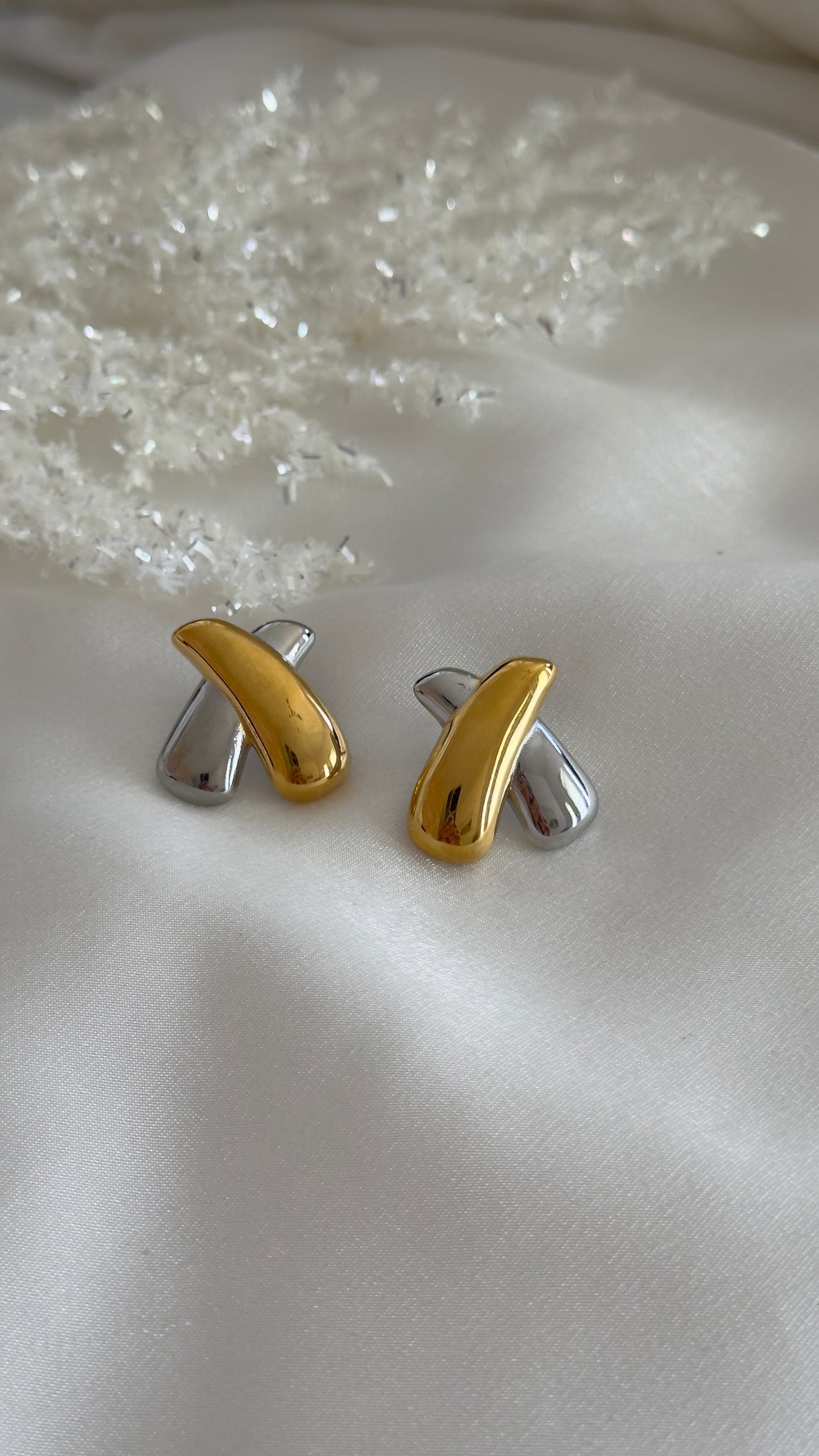 Aretes XOXO Dos Tonos