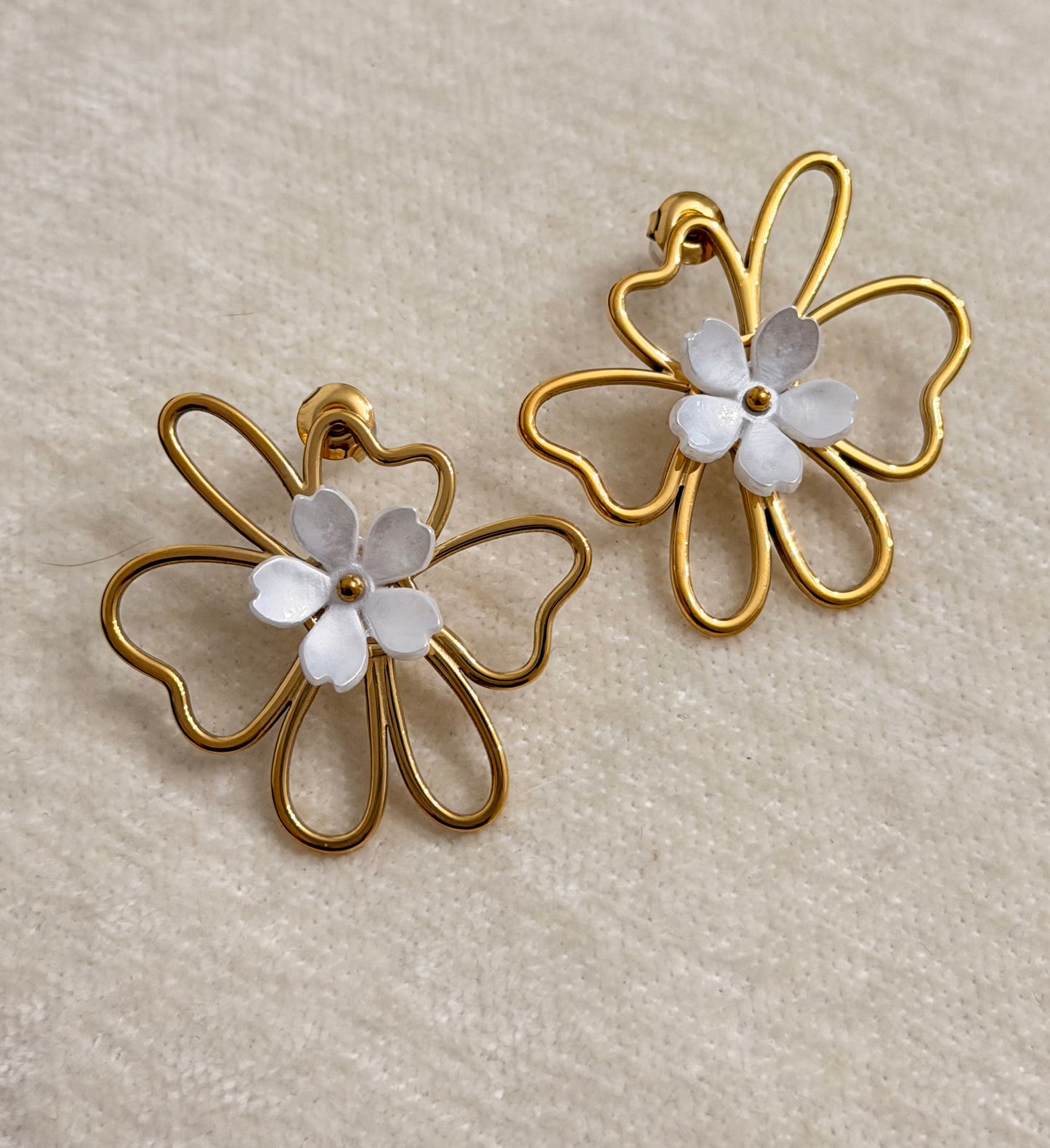 Aretes Flores Blancas