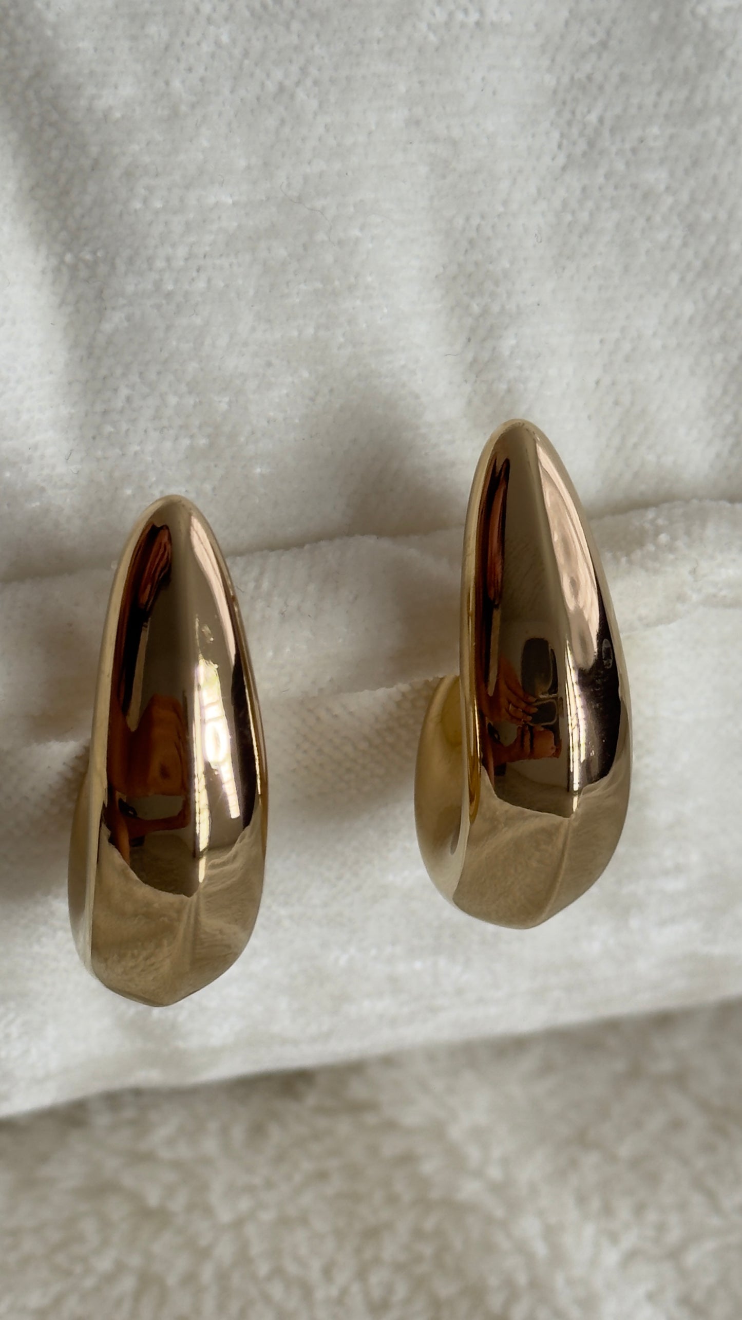 Aretes J