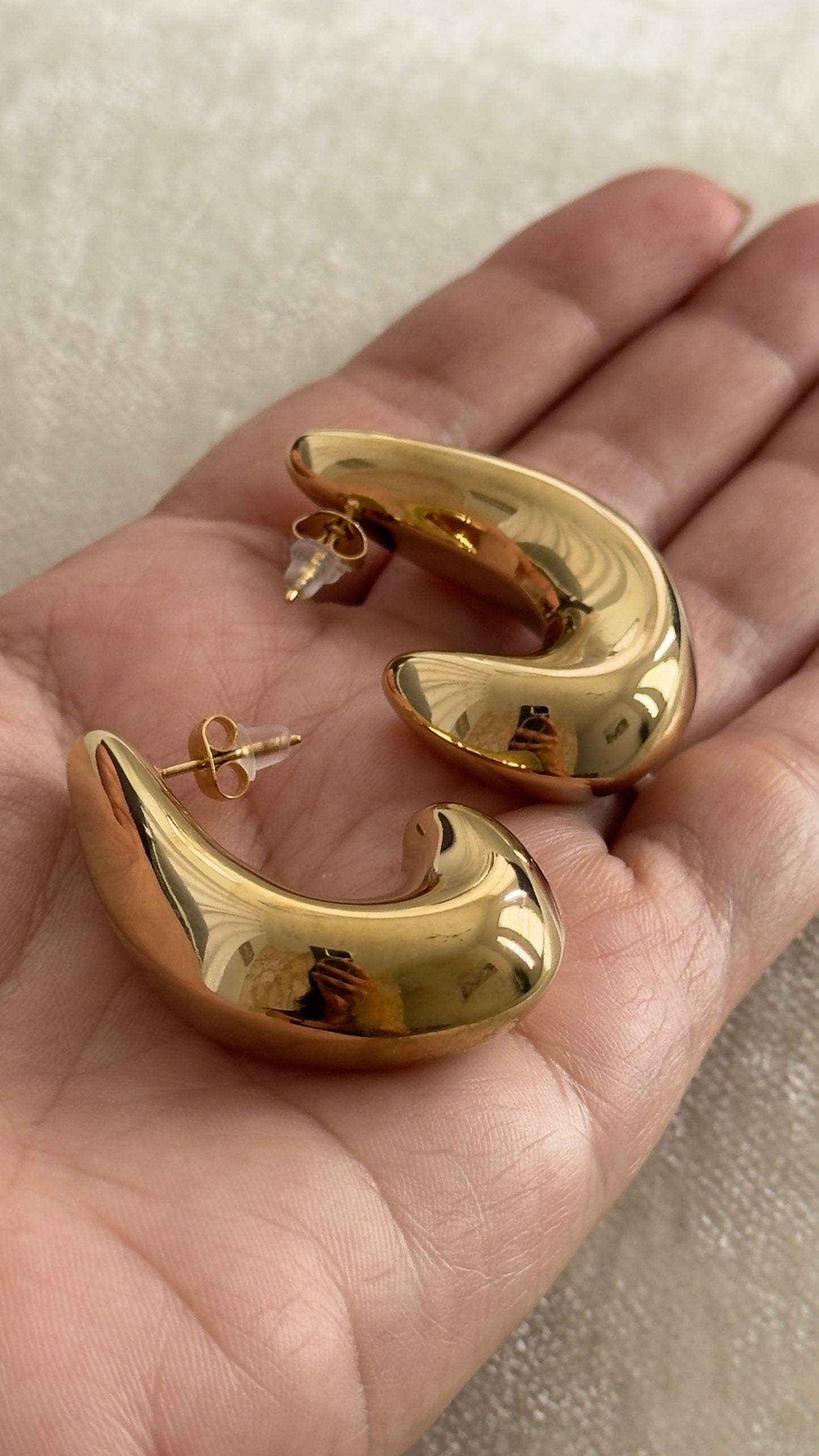 Aretes J