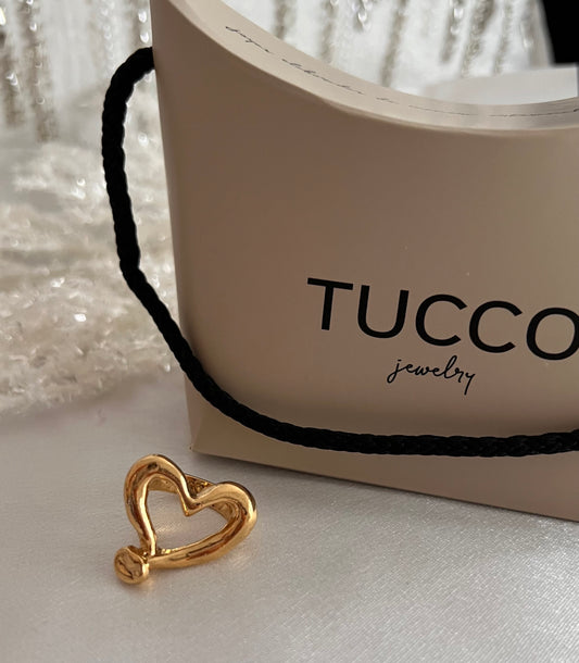 Cuore gold ring